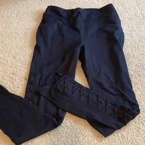 Criss cross detail leggings